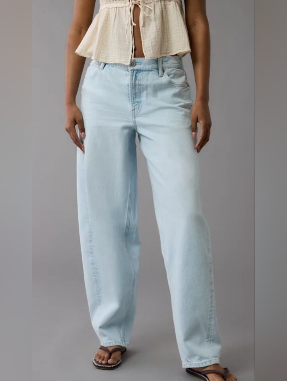 NWOT American Eagle Low-Rise Baggy Barrel Jeans Size 4 LONG